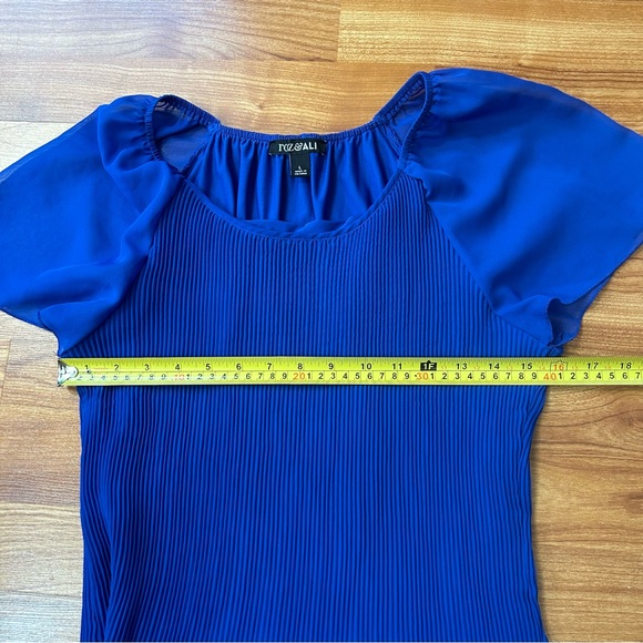 3/$20 Roz & Ali blue blouse - Picture 4 of 8